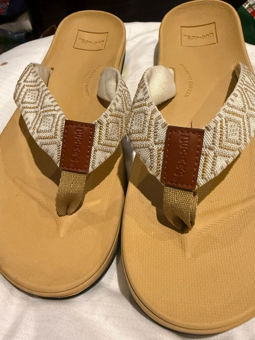 Buc-ees Wedge Flip Flop Sandals with Cream Geometric Straps - Lugz